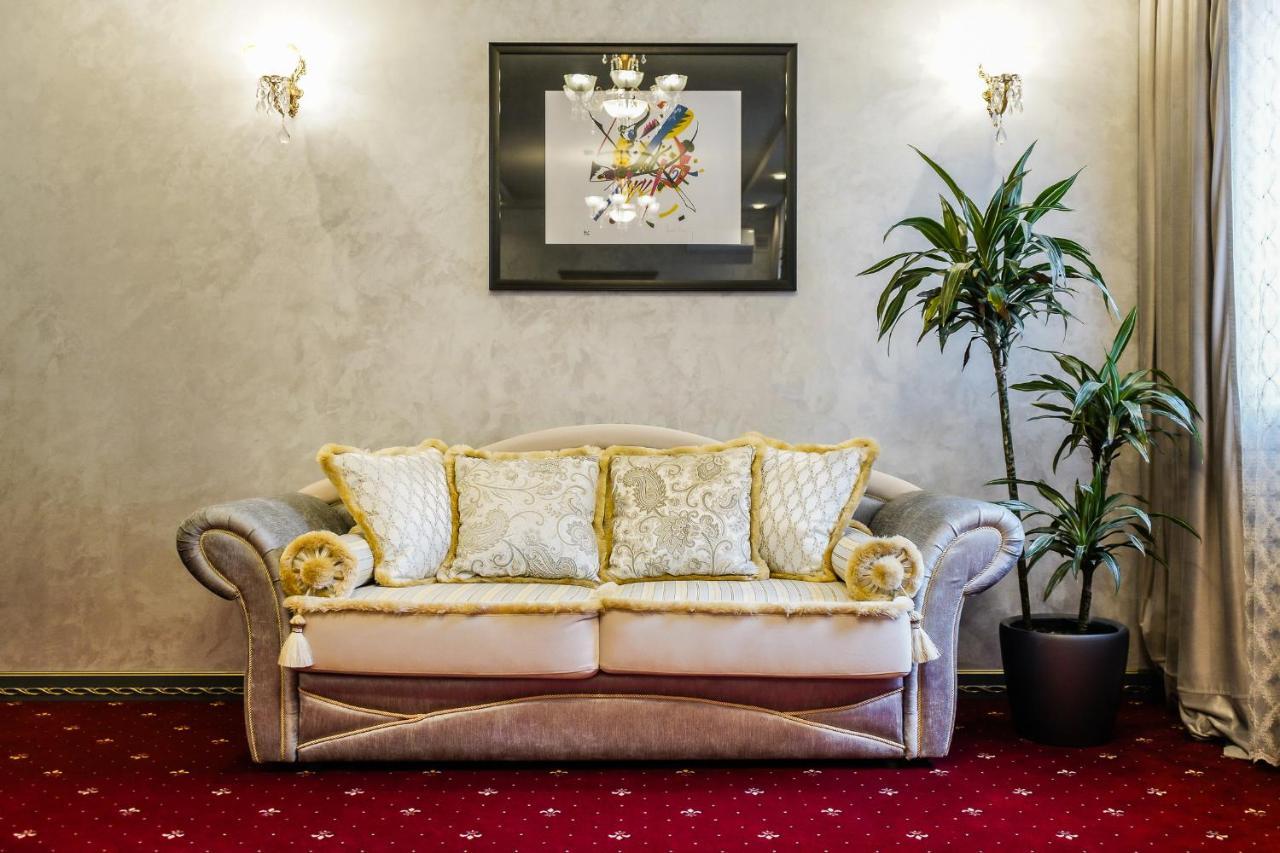 Imperial Palace Hotel Minsk Exterior photo