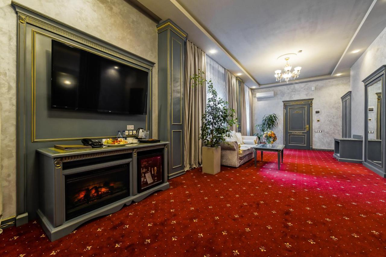 Imperial Palace Hotel Minsk Exterior photo